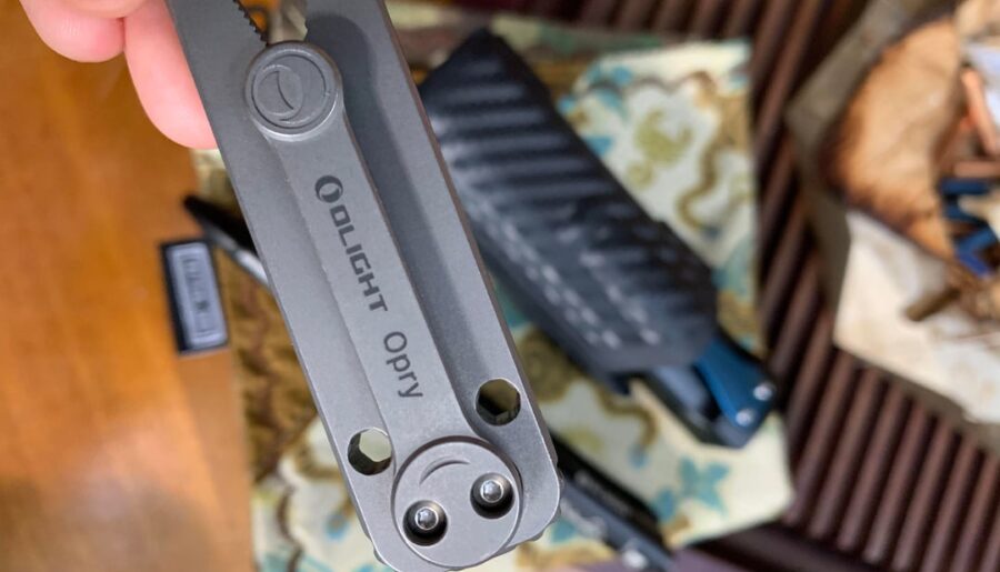 A super practical pry bar. I’m really fond of its size-pocket fitting