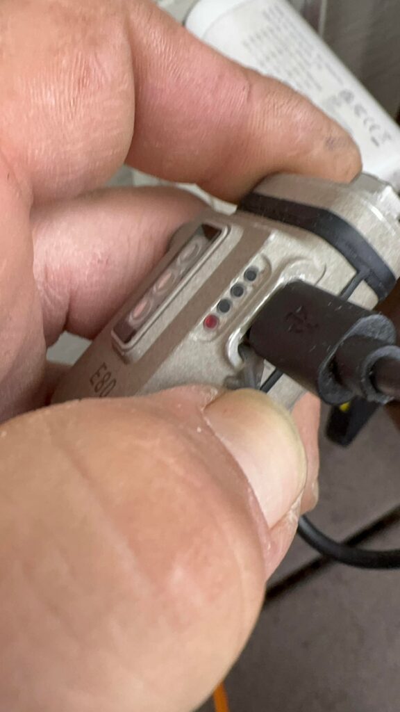 RovyVon Angel Eyes E80 behaving oddly.