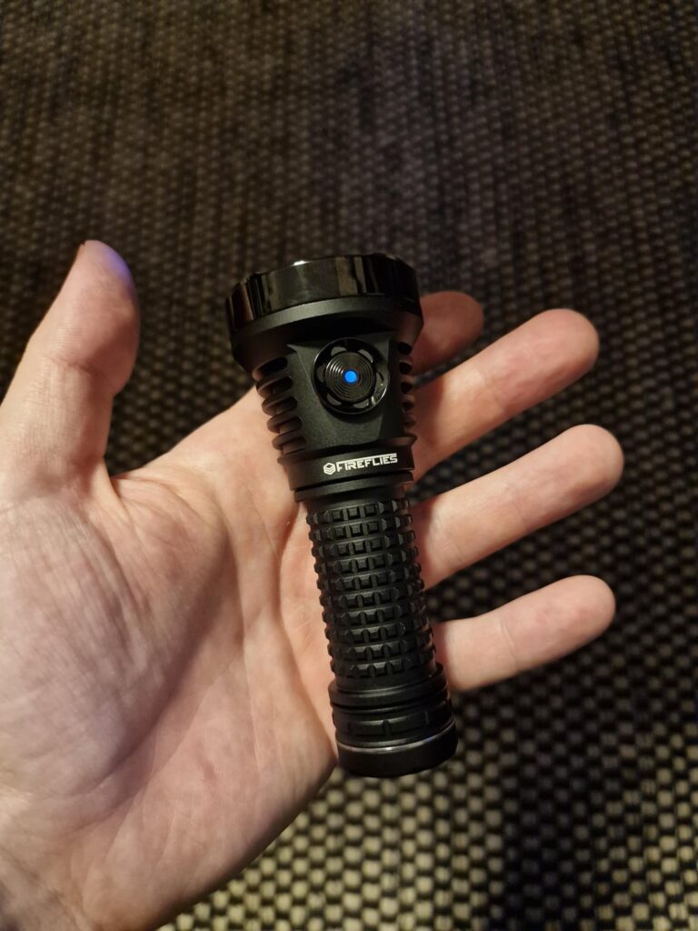 [NLD/Review] The High-CRI Powerhouse - Fireflies E12 Eclipse (Lume10 + FFL351A 3700K) | Detailed Measurements/Runtimes & Beamshots/Comparison 🔦🫘