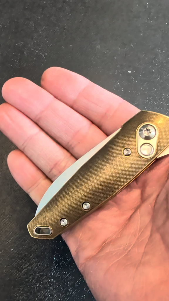 NKD! Anso Aros in brass