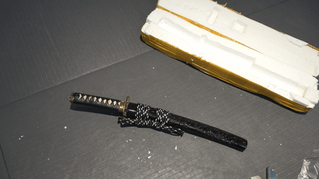 I went on a date with a guy and he gifted me a tanto