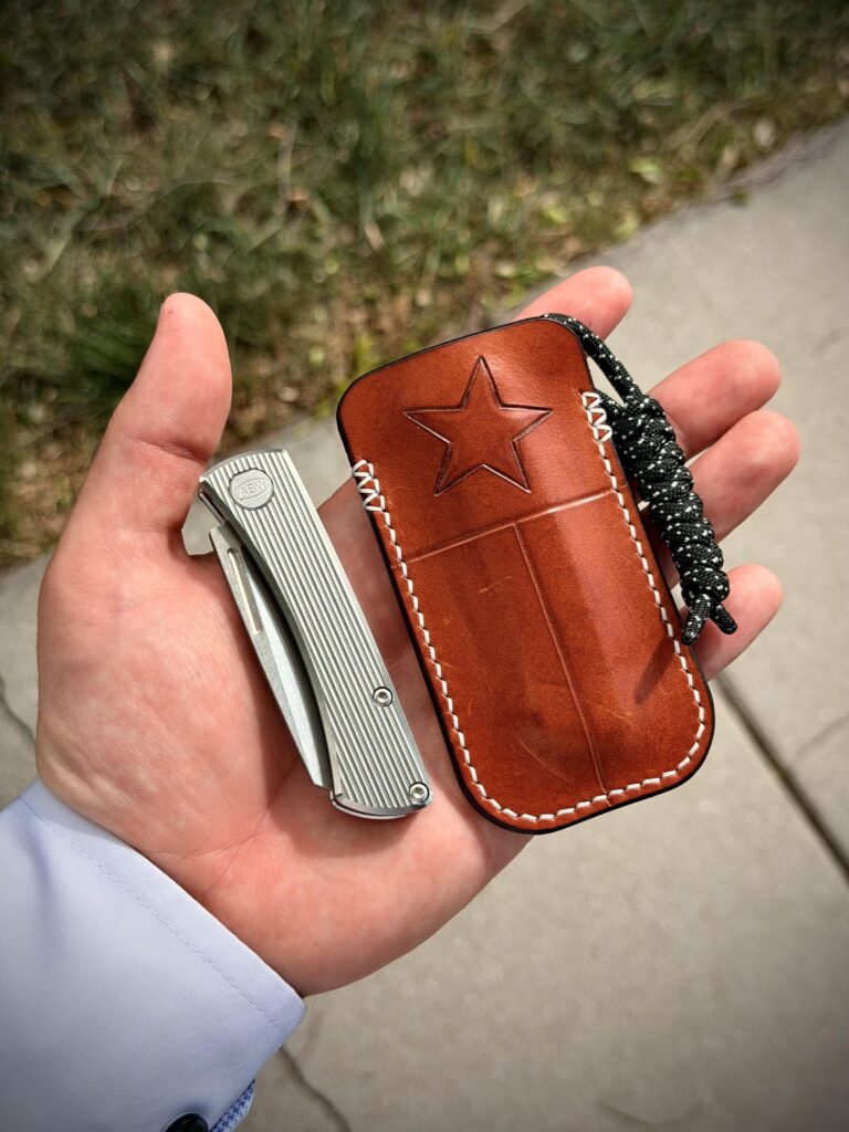Sleek and simple office carry today. Whachu got?