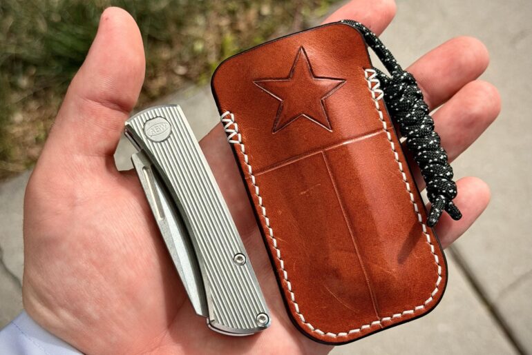 Sleek and simple office carry today. Whachu got?