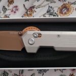 New knife day. Came home to the Parallel from Vosteed. When it is said that it is thin, it really is.