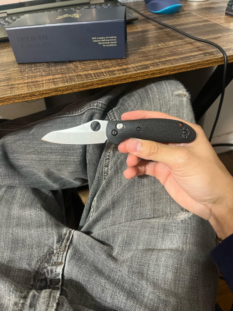 Mini grip aftermarket scales and how it affects freedrop/ blade play