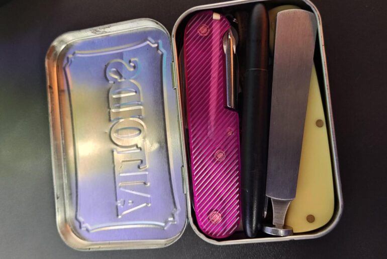 Altoids EDC for the office/store (phone shop)