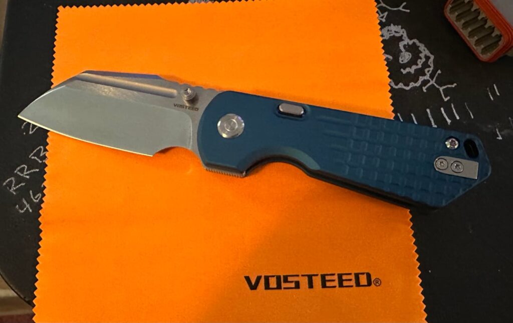 NKD! Vosteed hedgehog blue aluminum and s35vn steel. I gotta say I love that u got this. I miss the back flipper. Too many knives now have gone away from the back flipper. I missed it. Still my favorite deployment method.