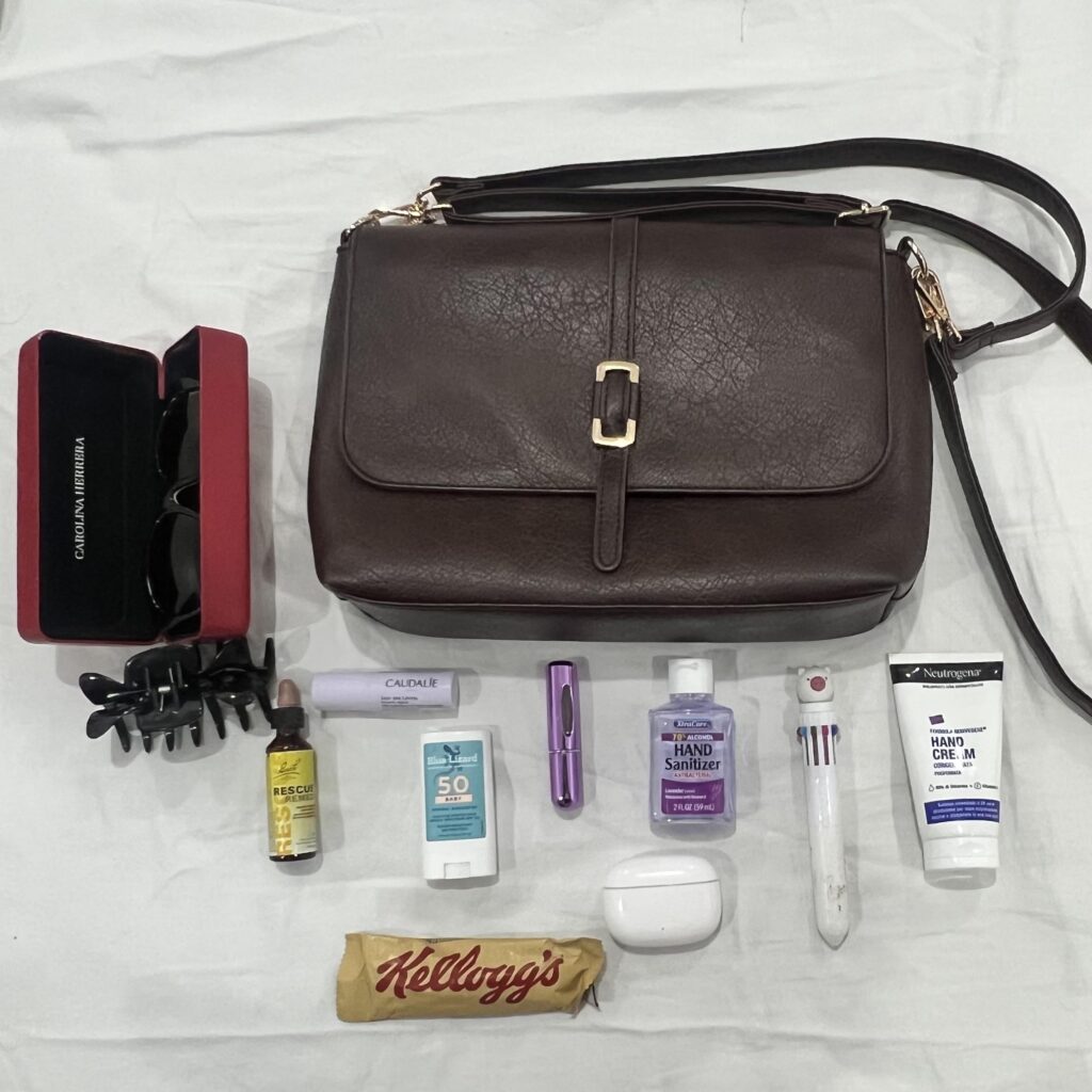 What’s in my bag.💼 and what are your thoughts on ☺️