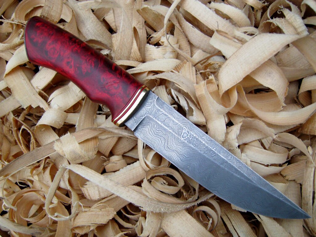 I made this knife a long time ago. And now I'm showing it to you.