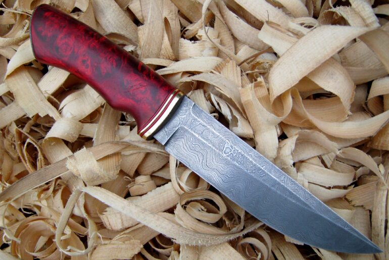 I made this knife a long time ago. And now I'm showing it to you.