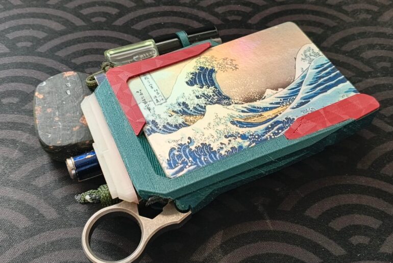 Multitool wallet with one-handed quick extraction — thoughts?