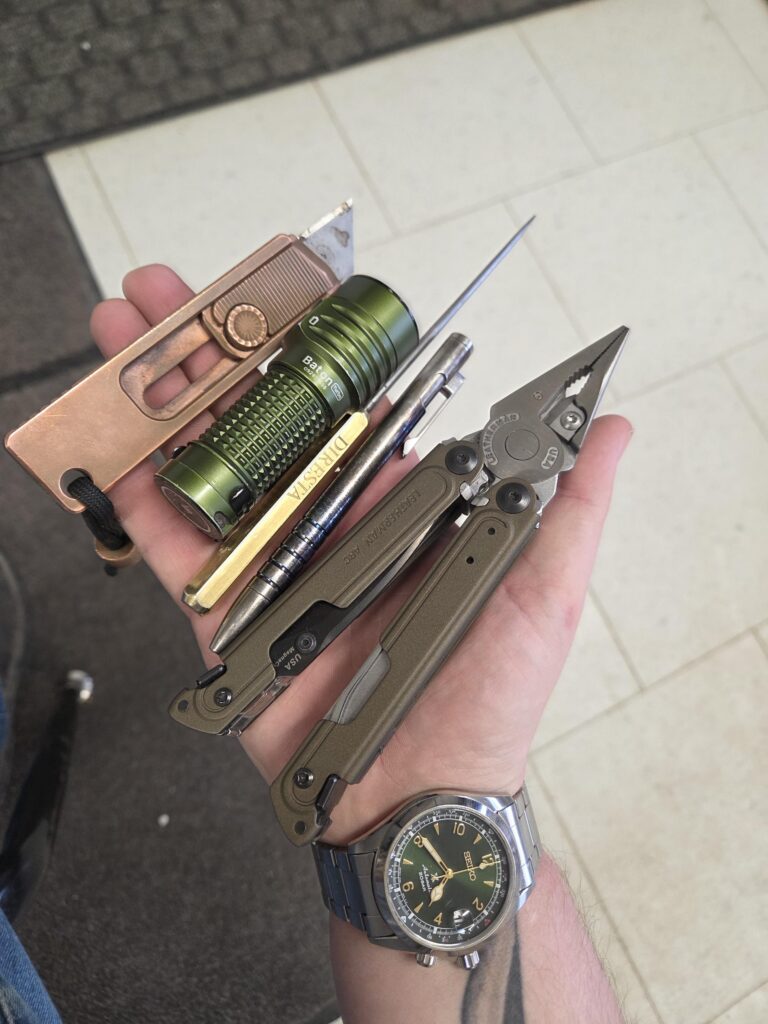 Drove a hr to pick up the leatherman arc on the weekend my gf got it for me :)
