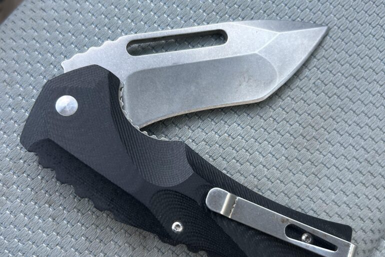 Anyone have a large every day carry smooth, flipper, beater knife like this? Looking for one exactly like this, but with stronger liner lock and better than D2 steel. JW The liner will slip if blade is stabbed and handle bent downward hard, etc. But do like it! Fidget flipping all day!