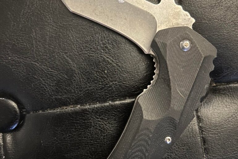 Found this beast flipper I bought long ago and forgot about it. Smooth fast open! Maybe Brous Blades Reloader? It has no markings left. Hmmm