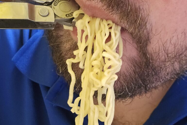 I see a bunch of people claiming they eat with their leatherman...