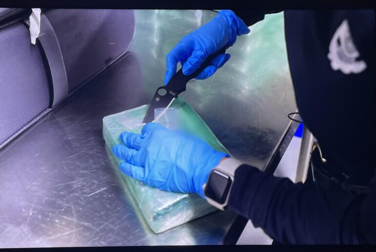 First quality knife I’ve seen cutting bricks open