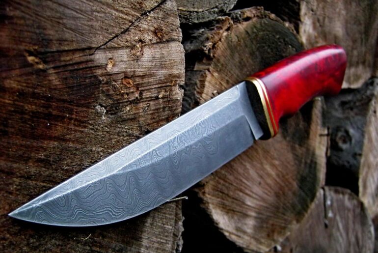 I made this knife a long time ago. And now I'm showing it to you.