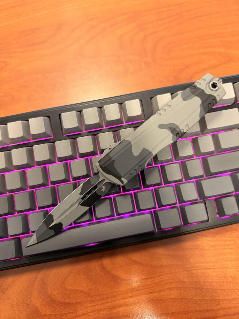 Jus realized my knife is good camo for my keyboard