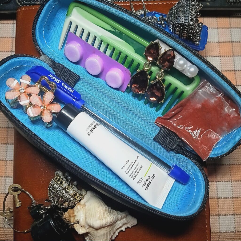 (19F) My non-electronic EDC to college