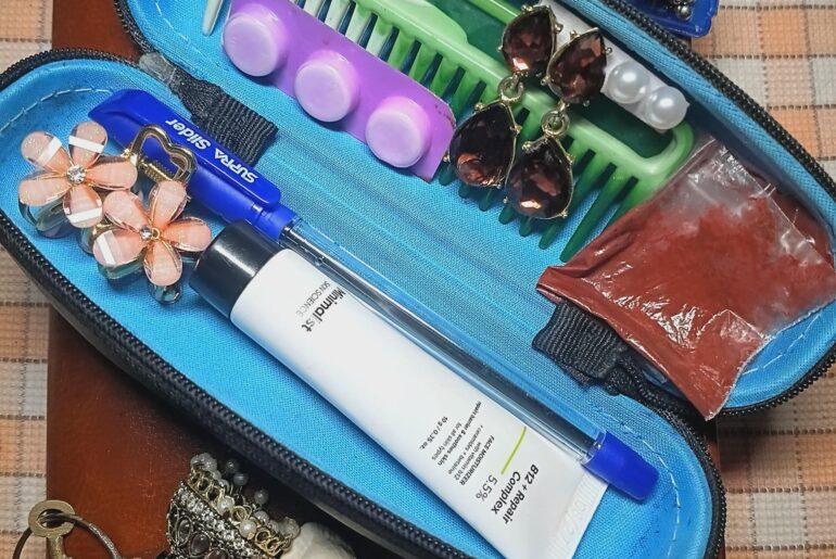 (19F) My non-electronic EDC to college