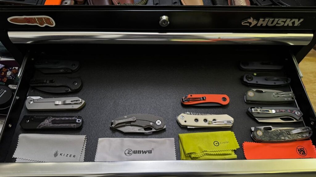 Knife chest