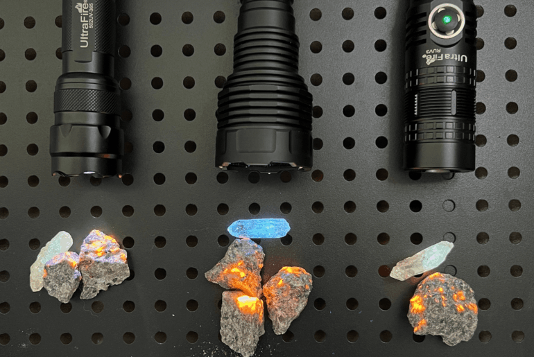 Beamshot comparison: Unfiltered UV vs ZWB2 Filtered (UltraFire RUV3) on Yooperlites