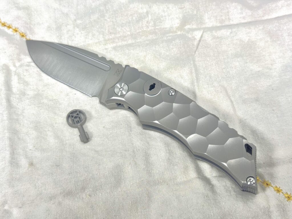 Please don’t leave the house with your knife locked! 😜