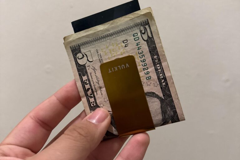 New metal money clip.. loose?