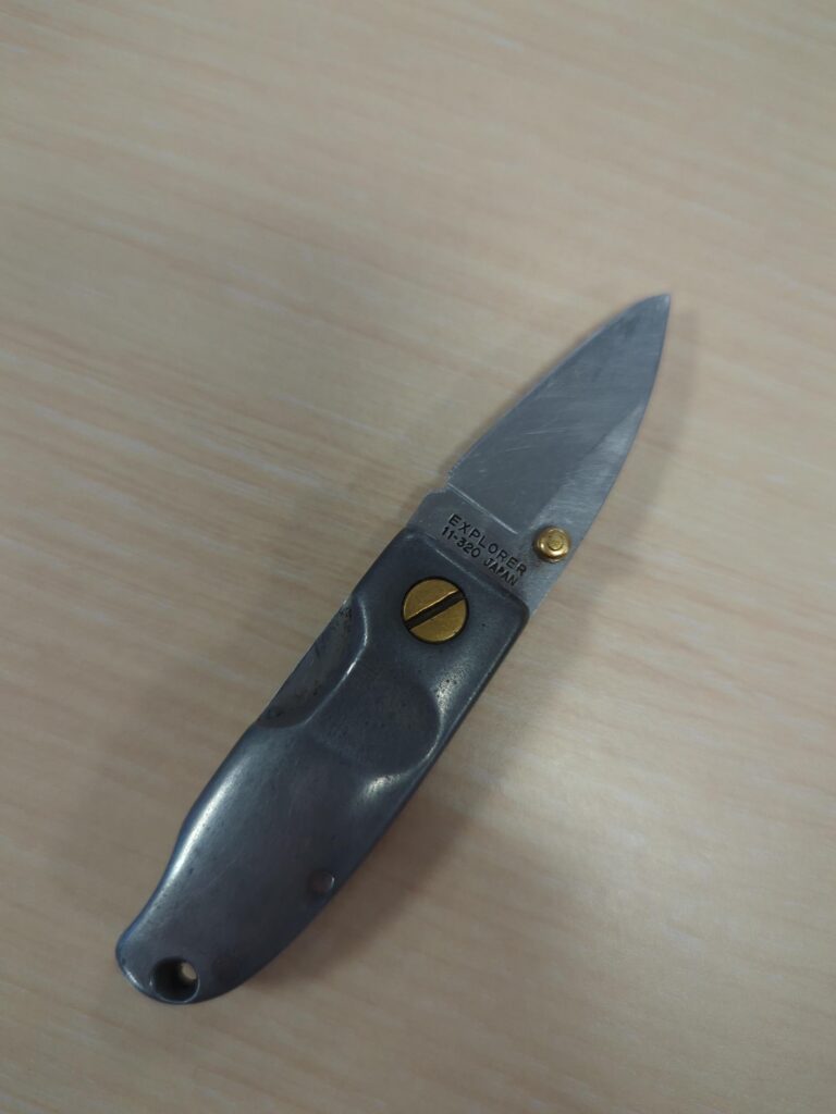 Knife ID help. Can anyone give me any info about it?