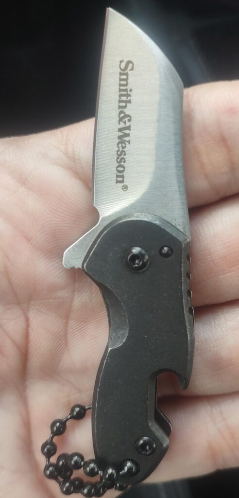 Now, I don't buy Smith & Wesson knives but after seeing this I had to grab it! "Drive". Full steel handle, frame lock. Very Snappy, Tiny flipper 👌
