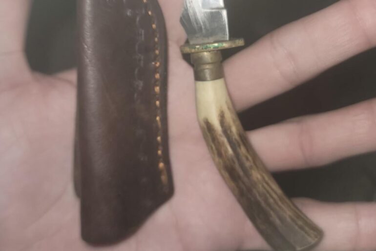 Can anyone point me in the direction for a knife like this?