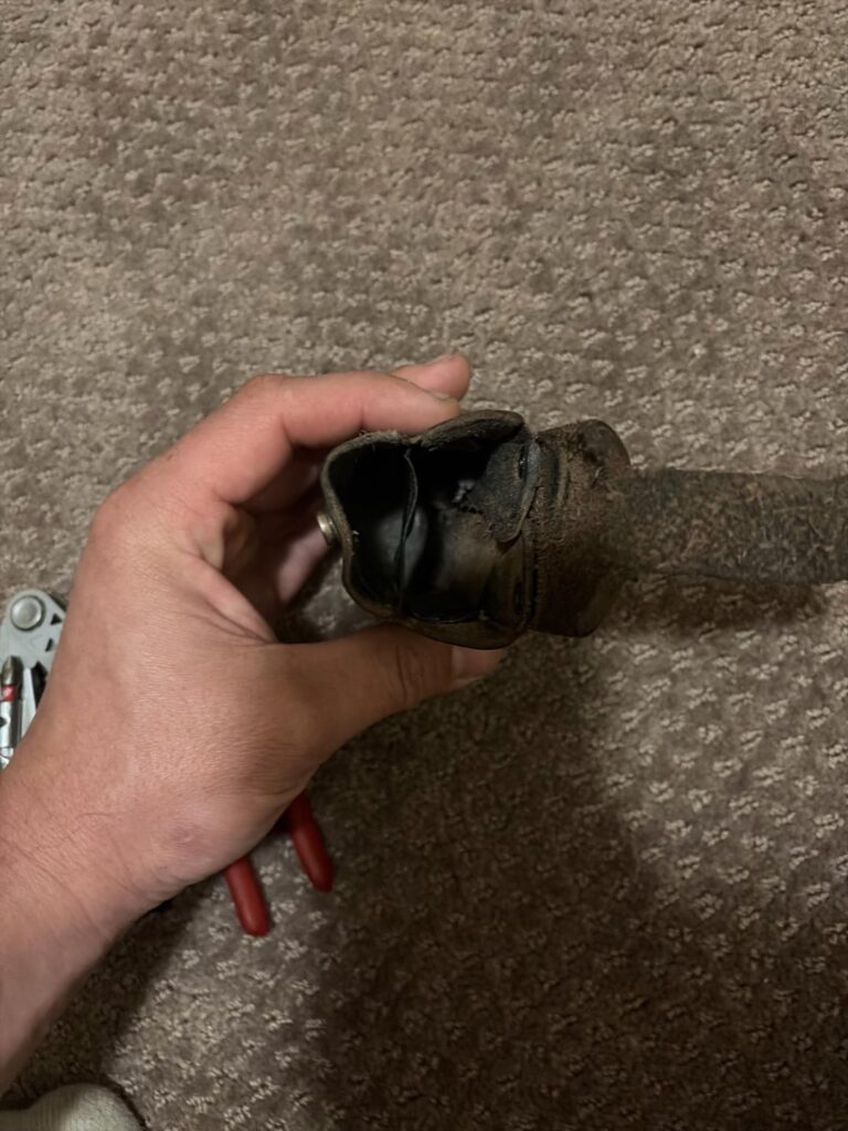 Need help finding a similar sheath