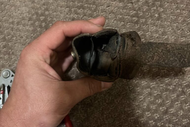 Need help finding a similar sheath