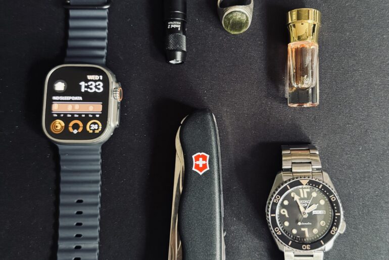 EDC of a chill middle eastern guy