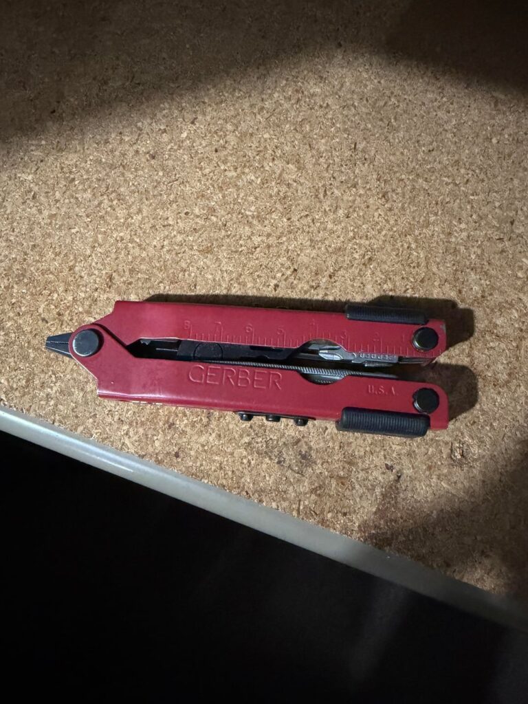 Gerber 600 Pro Scout in red