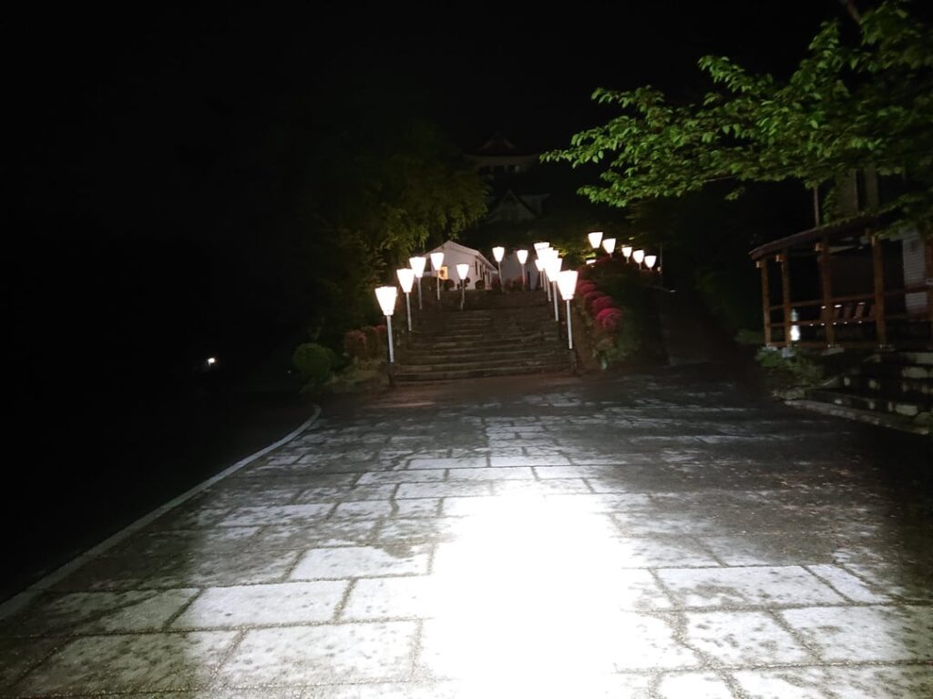 I was annoyed, so I tried firing a beam at the castle.