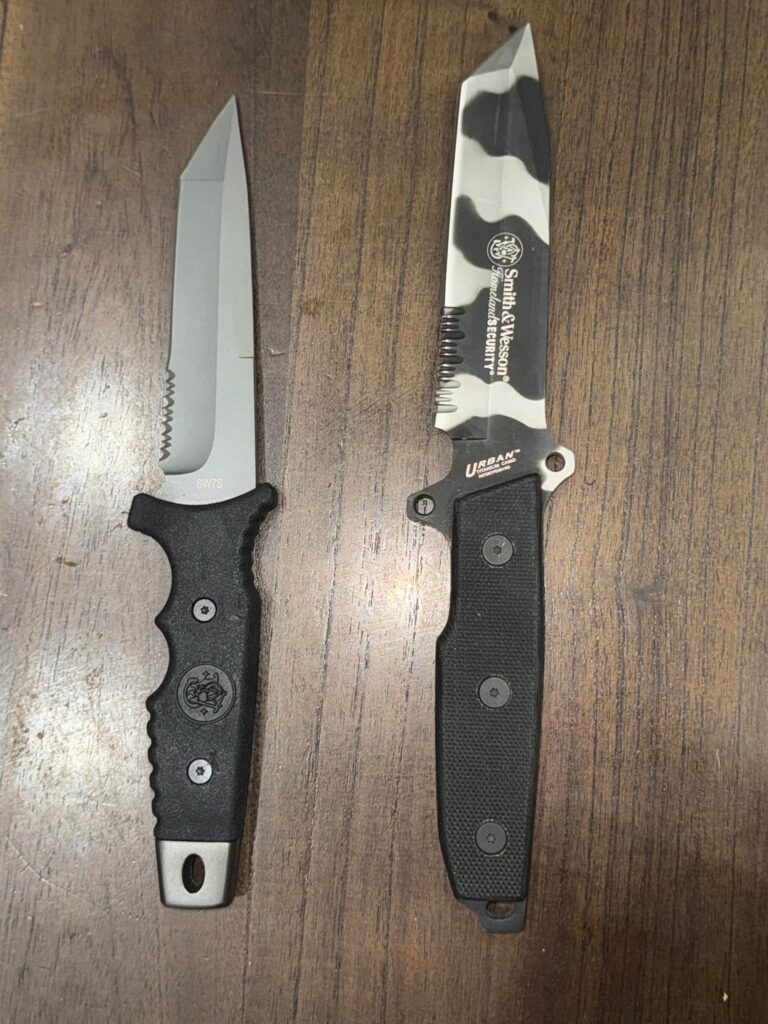 Show me your tacticoolest knives!