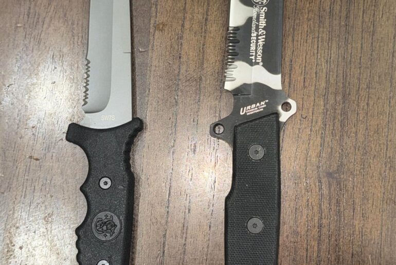 Show me your tacticoolest knives!