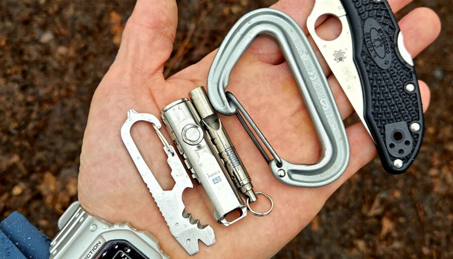 Casio Gshock , Nite ize doohickey , Rovyvon flashlight , Vargo whistle , Black Diamond carabiner , Spyderco Delica 4 Vg10 🫡