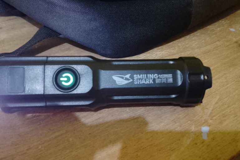 bought this "smiling shark" flashlight 4 months ago for $2 and it still works perfectly fine also the battery lasts 4 hours, i wonder why people say this brand or something is bad?