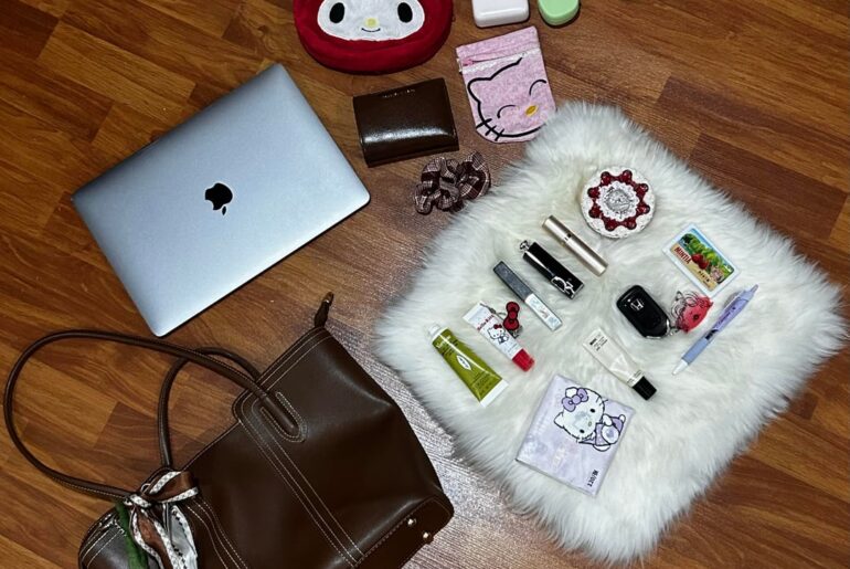 What does my bag say about me?☆*:.｡. o(≧▽≦)o .｡.:*☆