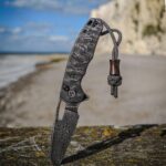 Happy #carbonfiberfriday with a #newknifeday with the petrified_fish PFE17 and his matching bead by carboncraftings