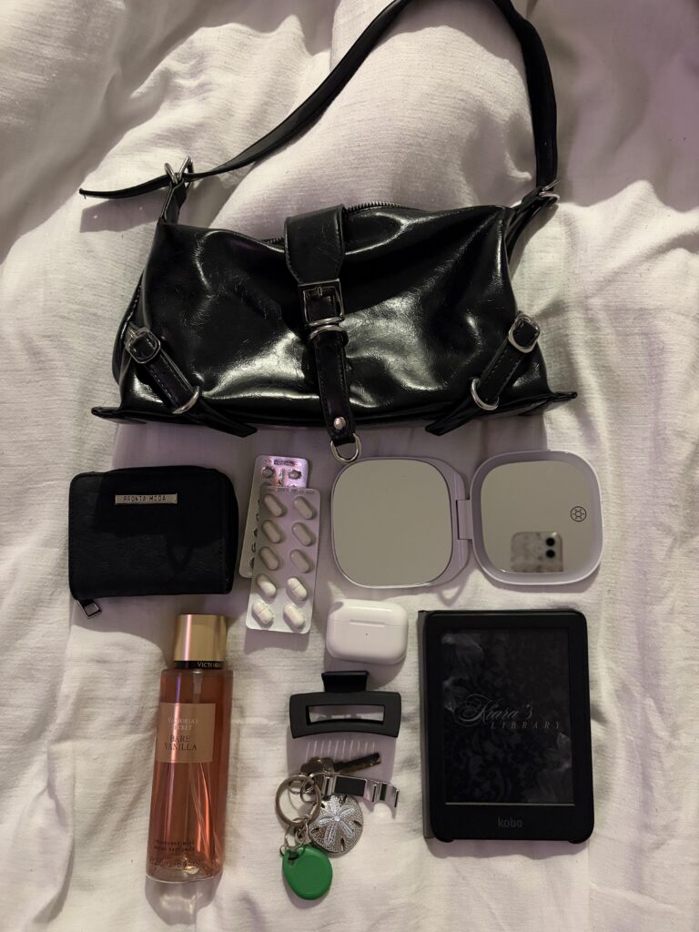 What’s in my bag! A bit vanilla and boring but essential 🫪