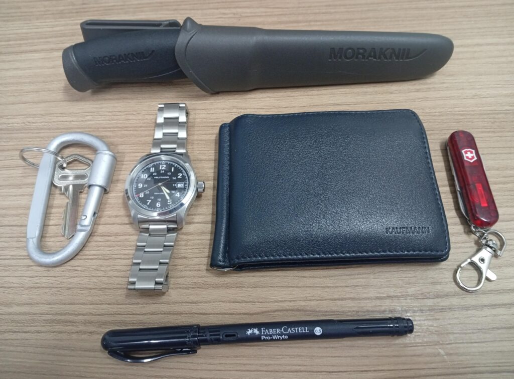My Daily EDC featuring a Morakniv 😅
