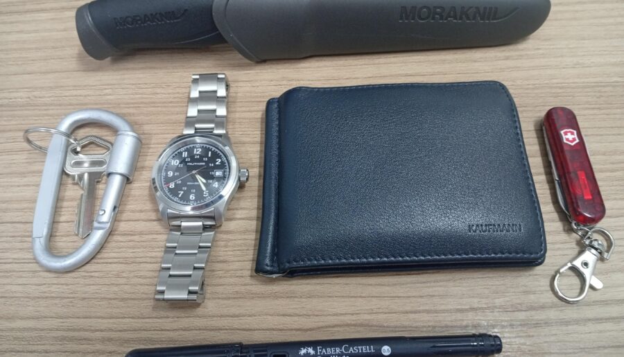 My Daily EDC featuring a Morakniv 😅