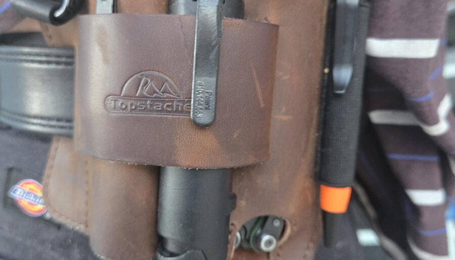 Liking my new edc holster with a keyback