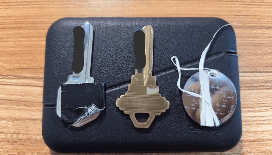 Way to carry keys with Bellroy Flipcase