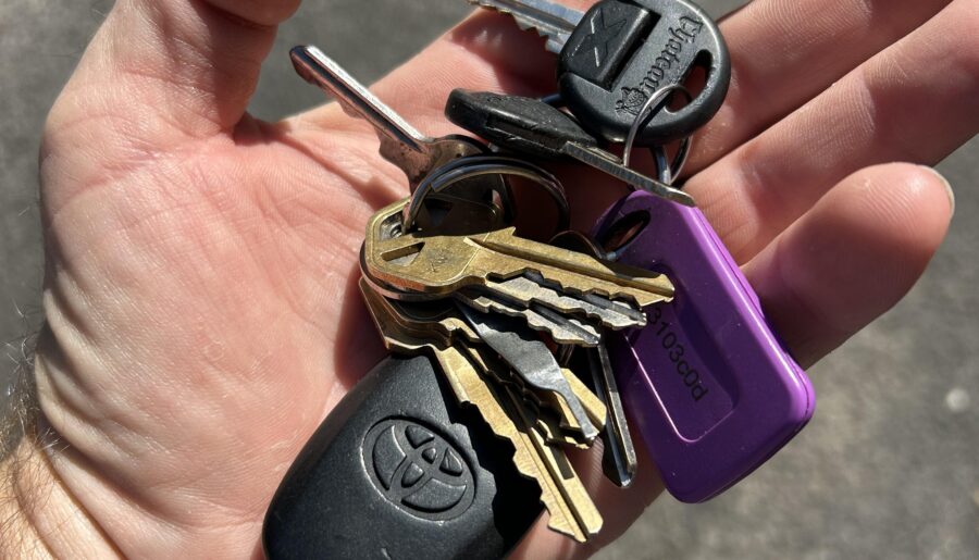 EDC better set up for work and home keys on same keychain in pocket? Mines stabby and uncomfortable