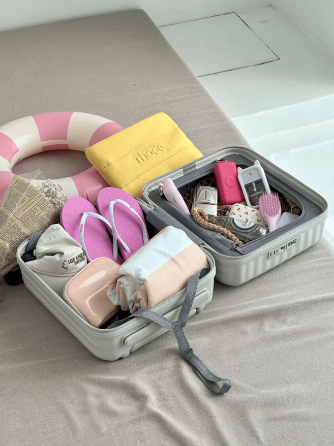 My 2-day beach weekend carry-on — keeping it light and cute 🌊