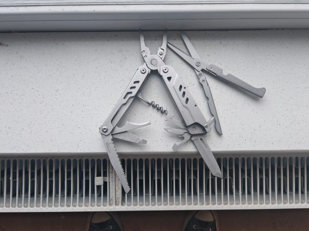 Got my first-ever multitool for under $10, and it has everything i could ask for.